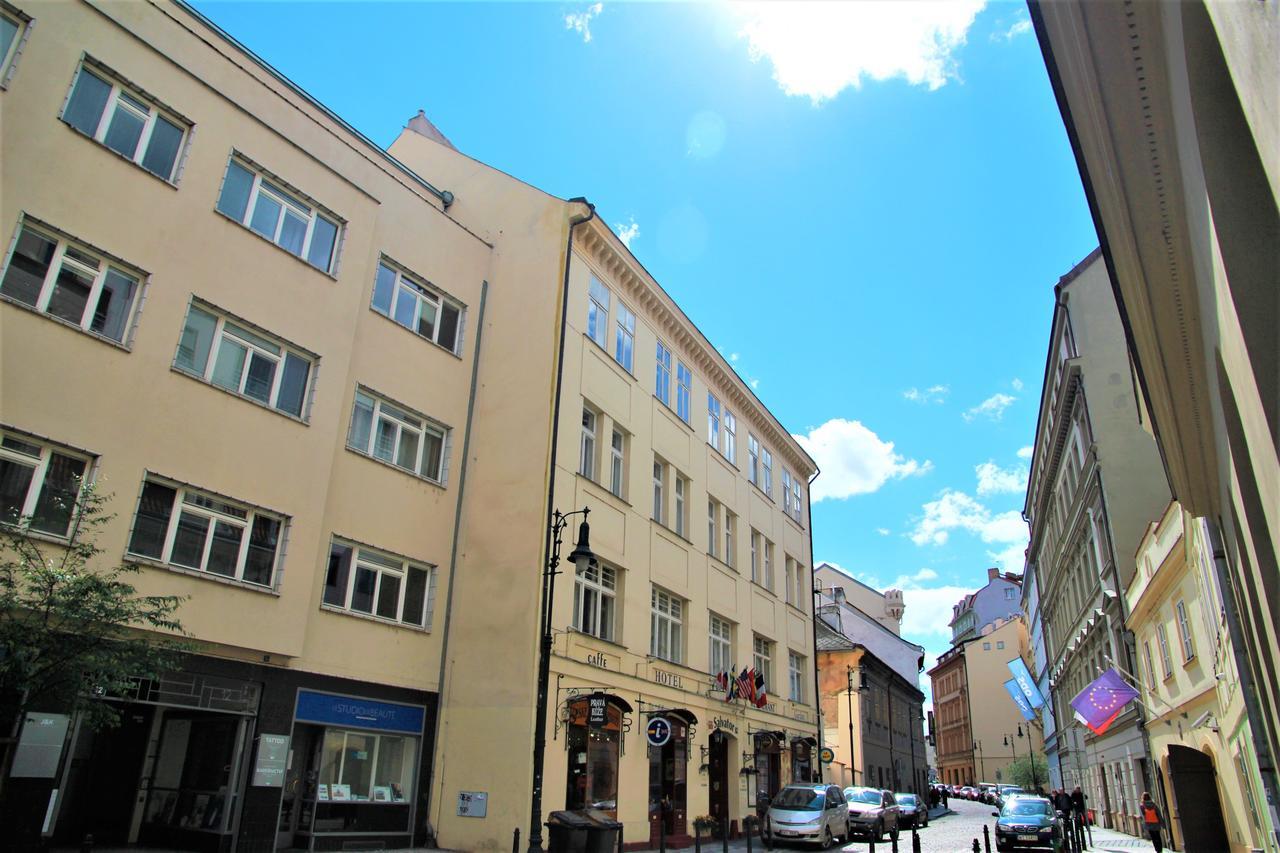 The Republic Garden Hostel Prague Ngoại thất bức ảnh