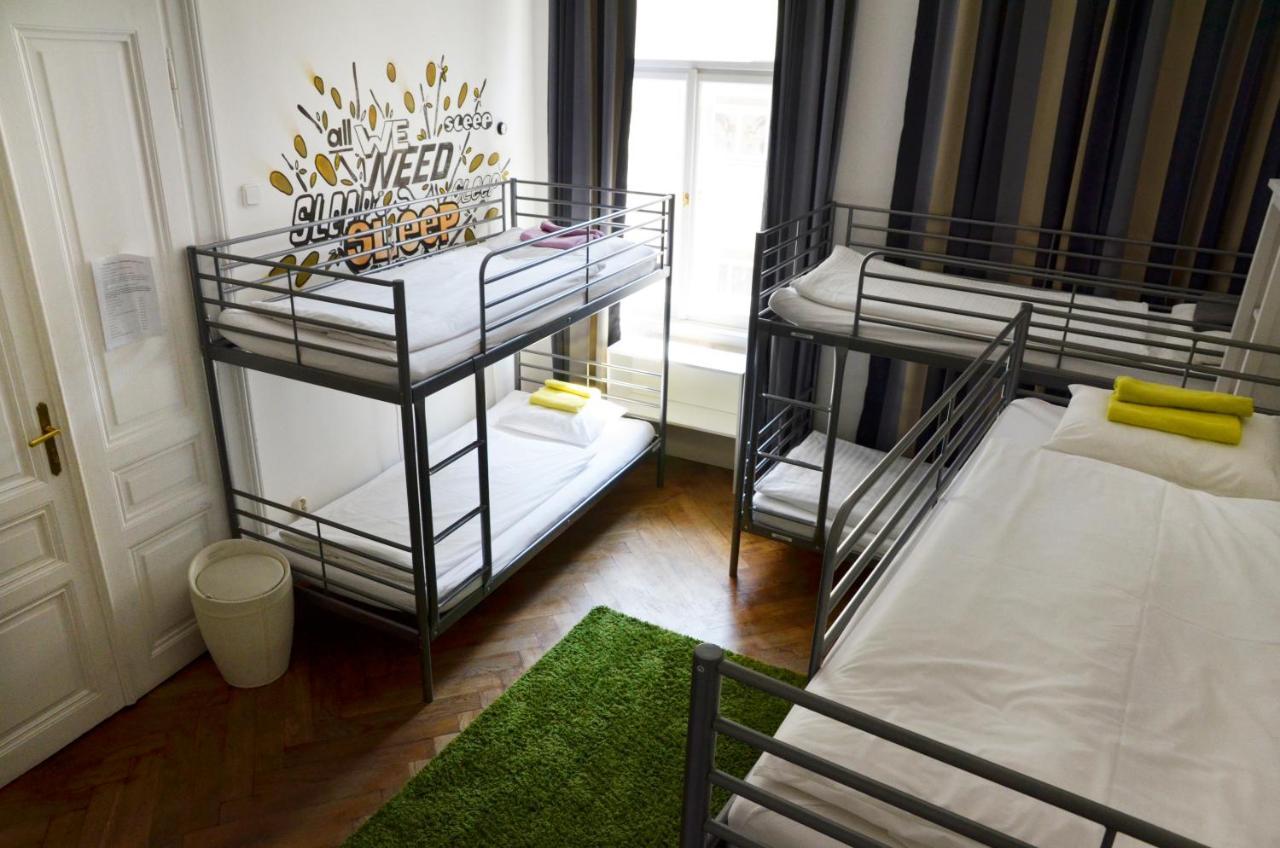 The Republic Garden Hostel Prague Ngoại thất bức ảnh