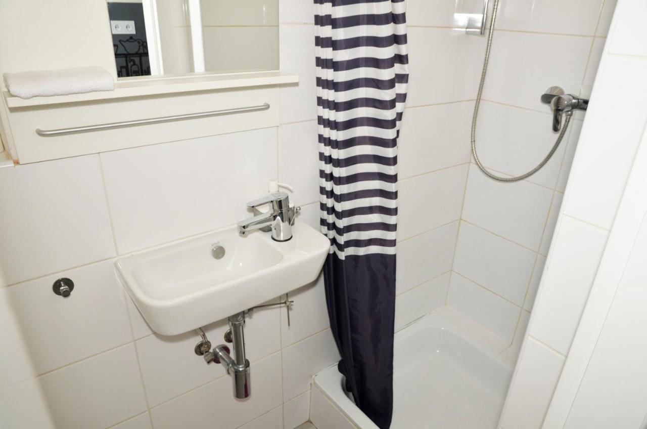 The Republic Garden Hostel Prague Ngoại thất bức ảnh