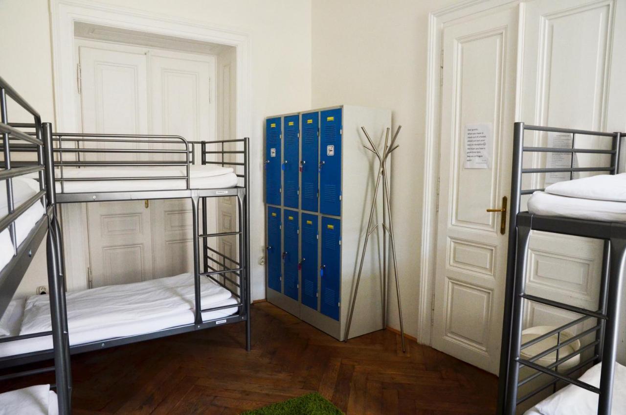 The Republic Garden Hostel Prague Ngoại thất bức ảnh