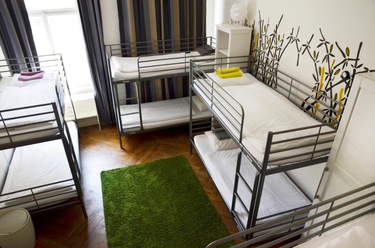 The Republic Garden Hostel Prague Ngoại thất bức ảnh