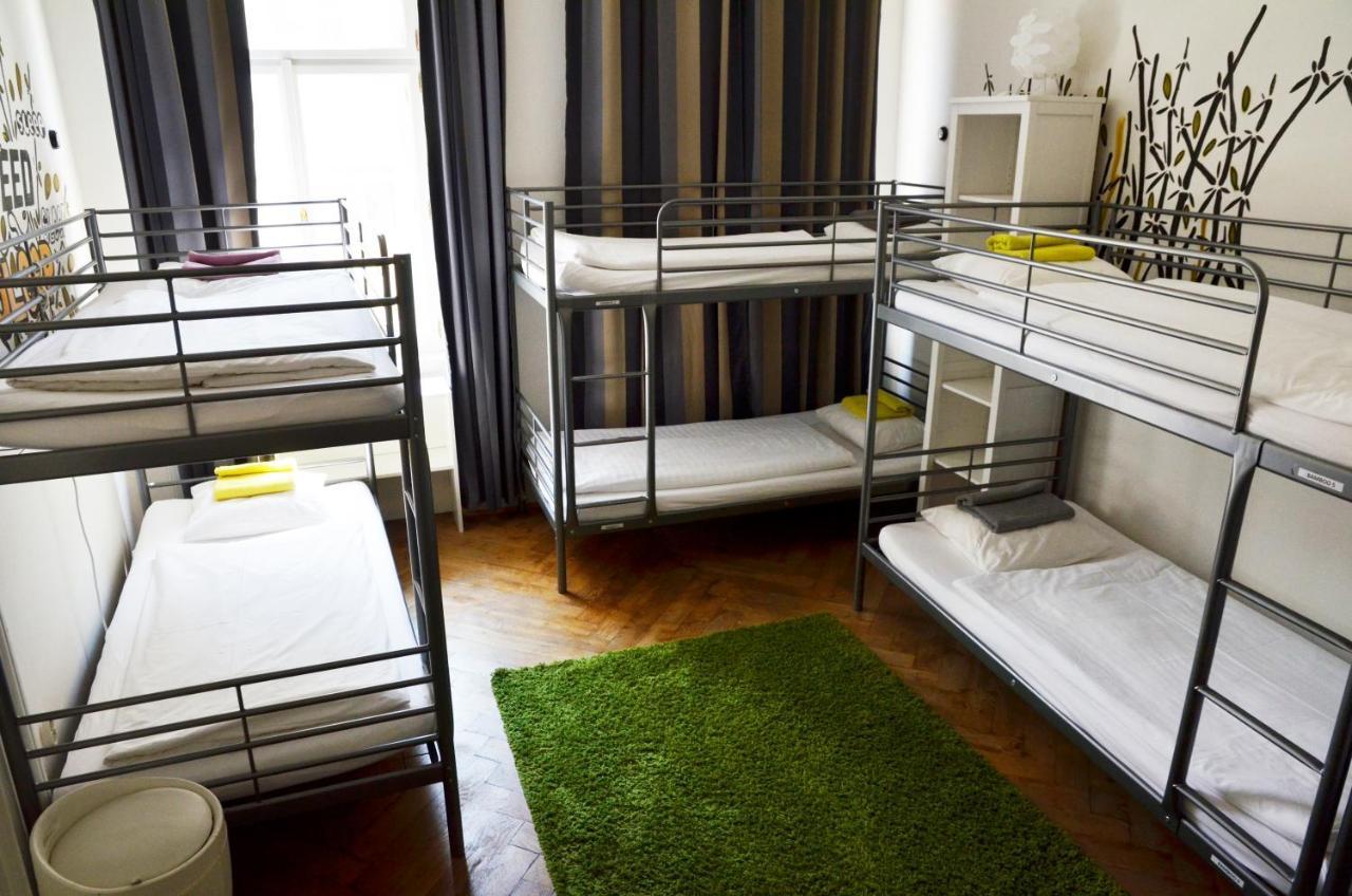 The Republic Garden Hostel Prague Ngoại thất bức ảnh
