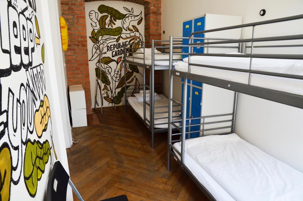 The Republic Garden Hostel Prague Ngoại thất bức ảnh