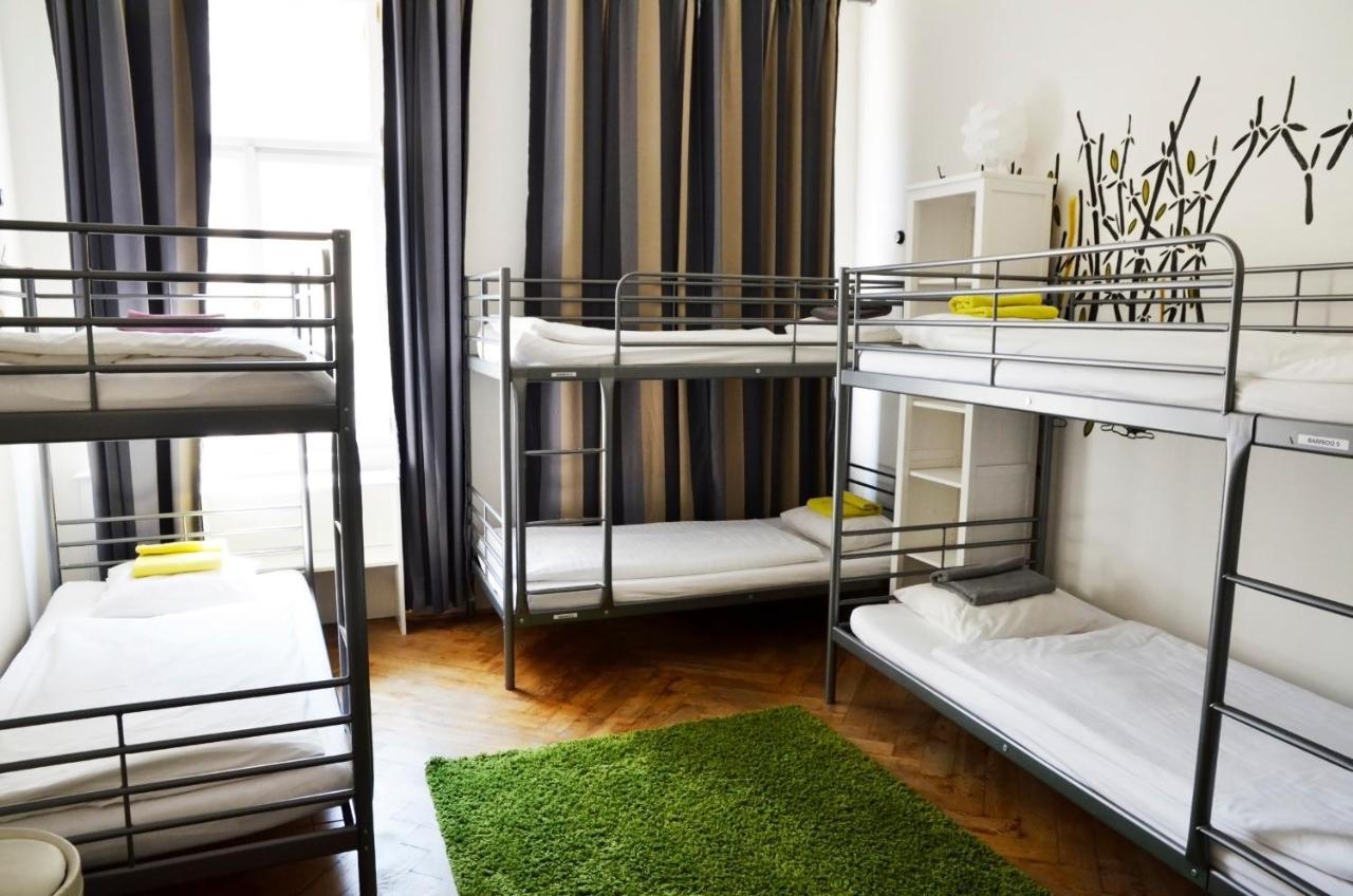 The Republic Garden Hostel Prague Ngoại thất bức ảnh