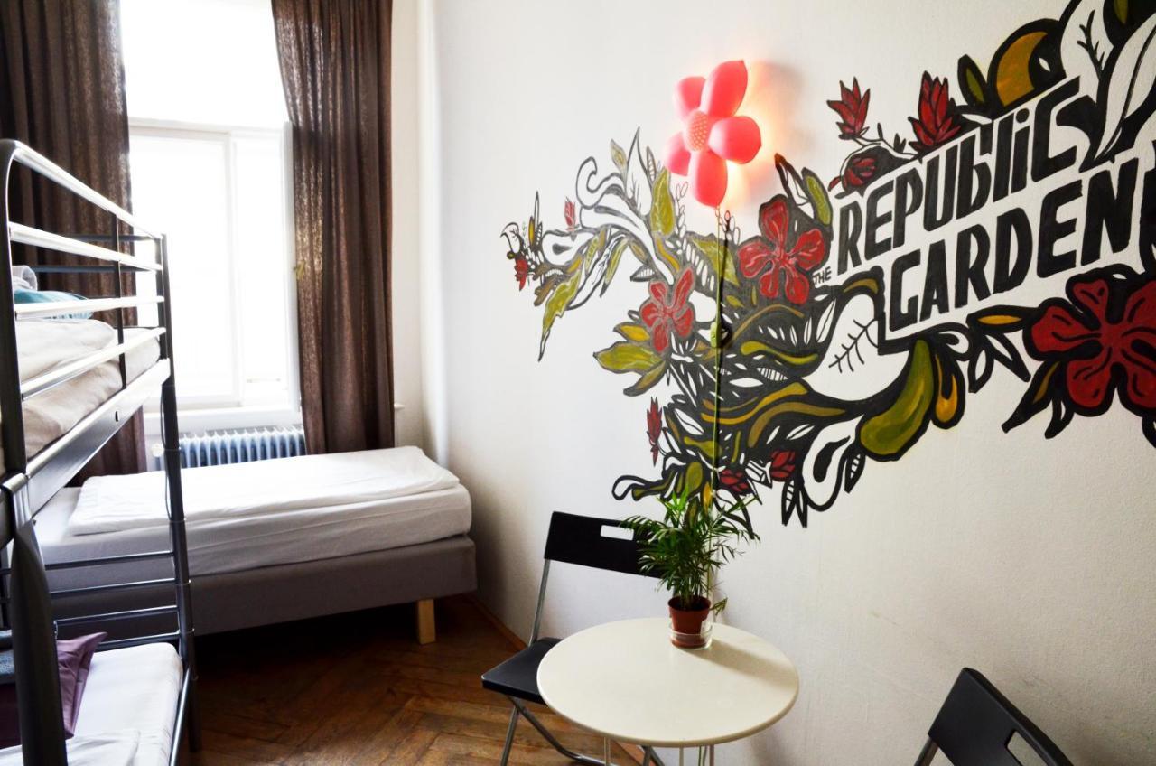 The Republic Garden Hostel Prague Ngoại thất bức ảnh