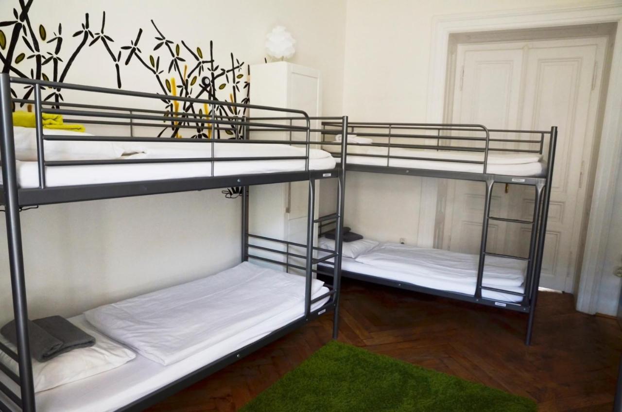 The Republic Garden Hostel Prague Ngoại thất bức ảnh