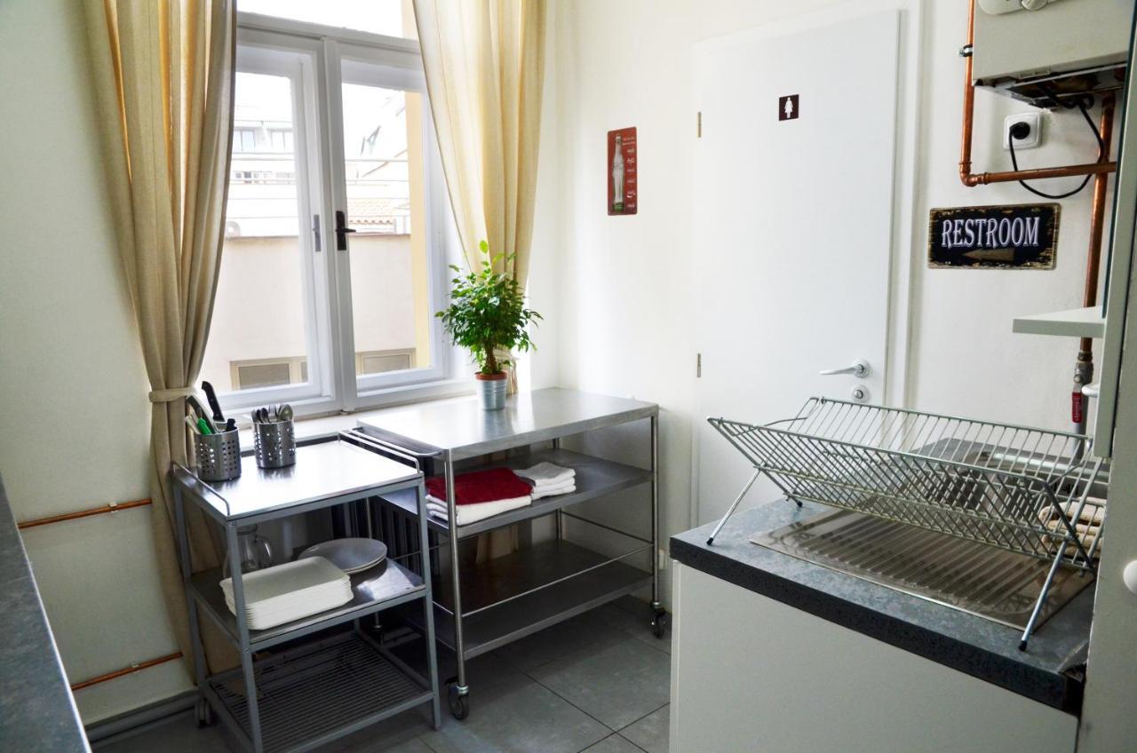 The Republic Garden Hostel Prague Ngoại thất bức ảnh