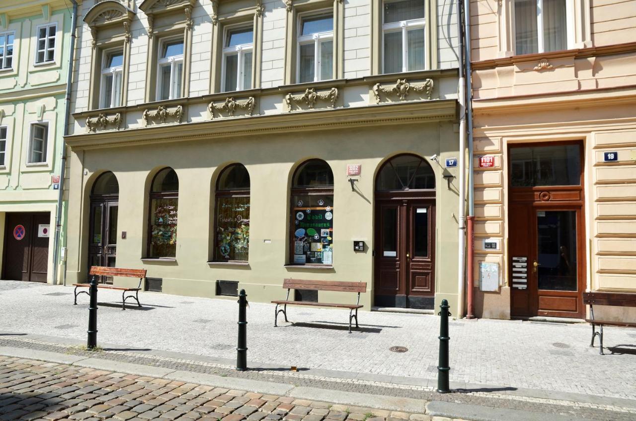 The Republic Garden Hostel Prague Ngoại thất bức ảnh