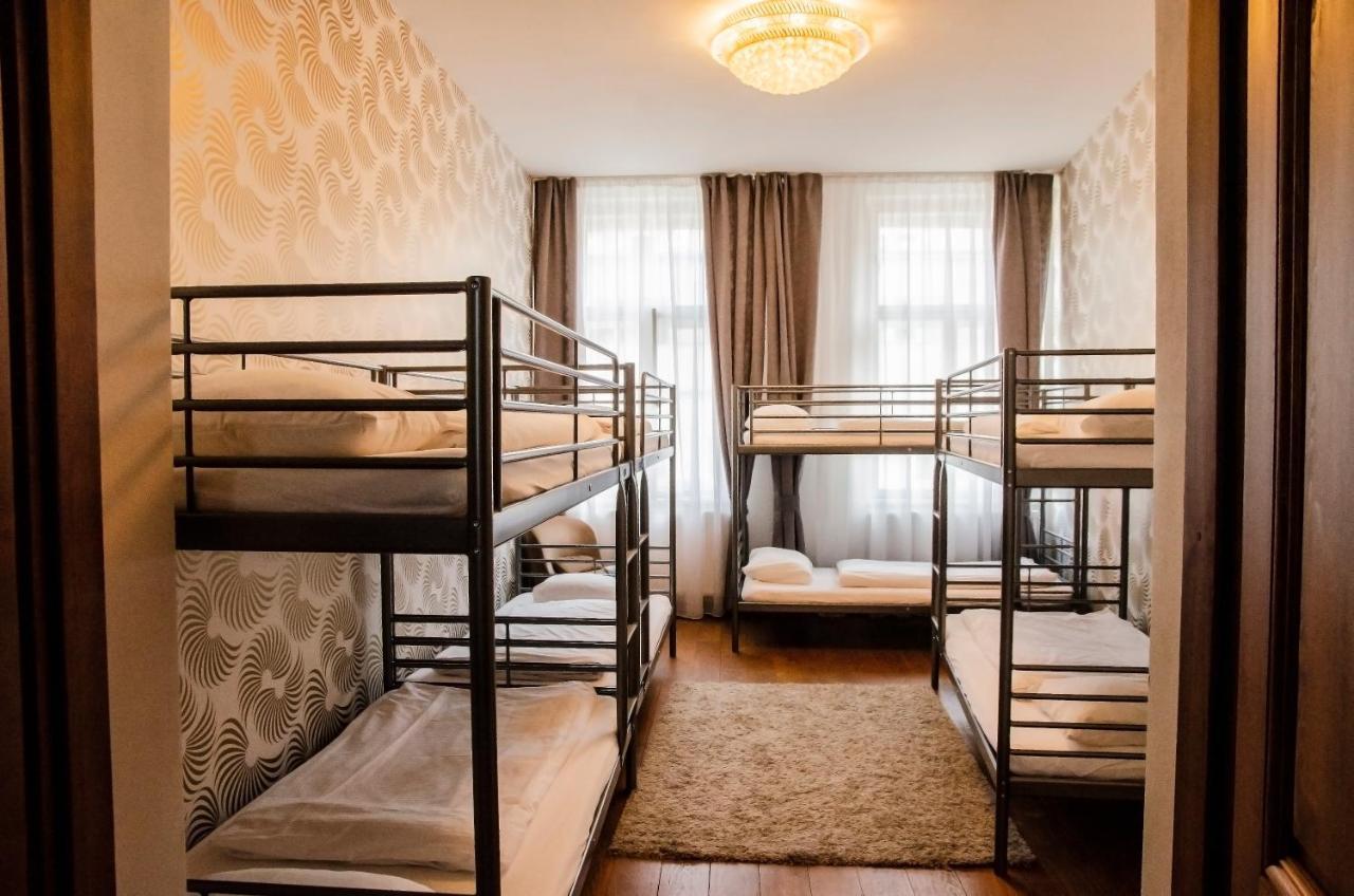 The Republic Garden Hostel Prague Ngoại thất bức ảnh