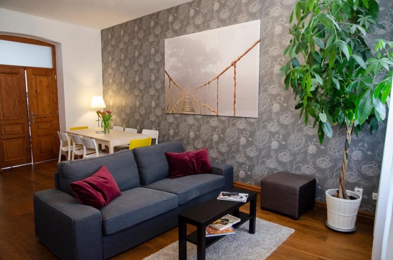 The Republic Garden Hostel Prague Ngoại thất bức ảnh