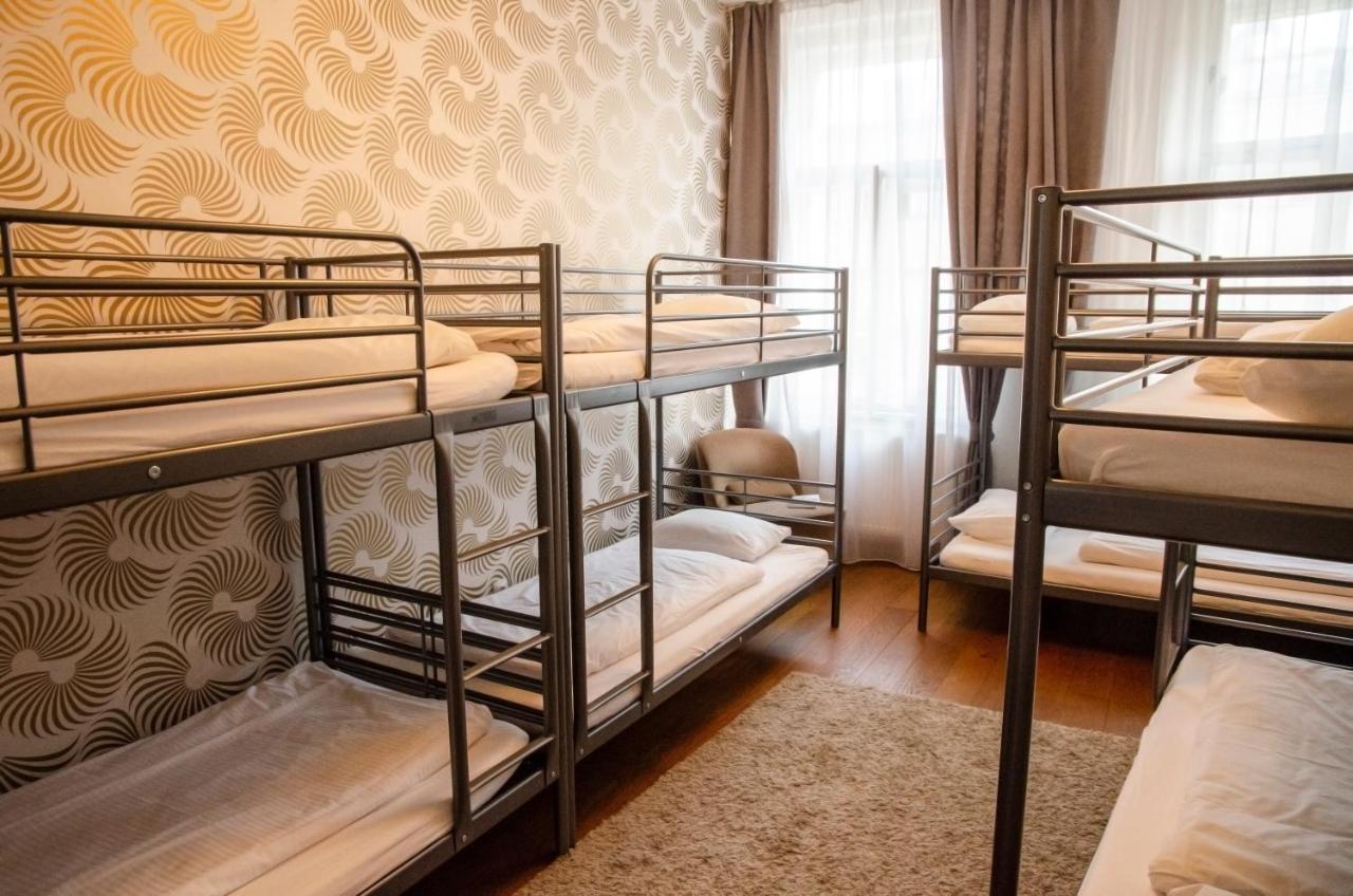 The Republic Garden Hostel Prague Ngoại thất bức ảnh
