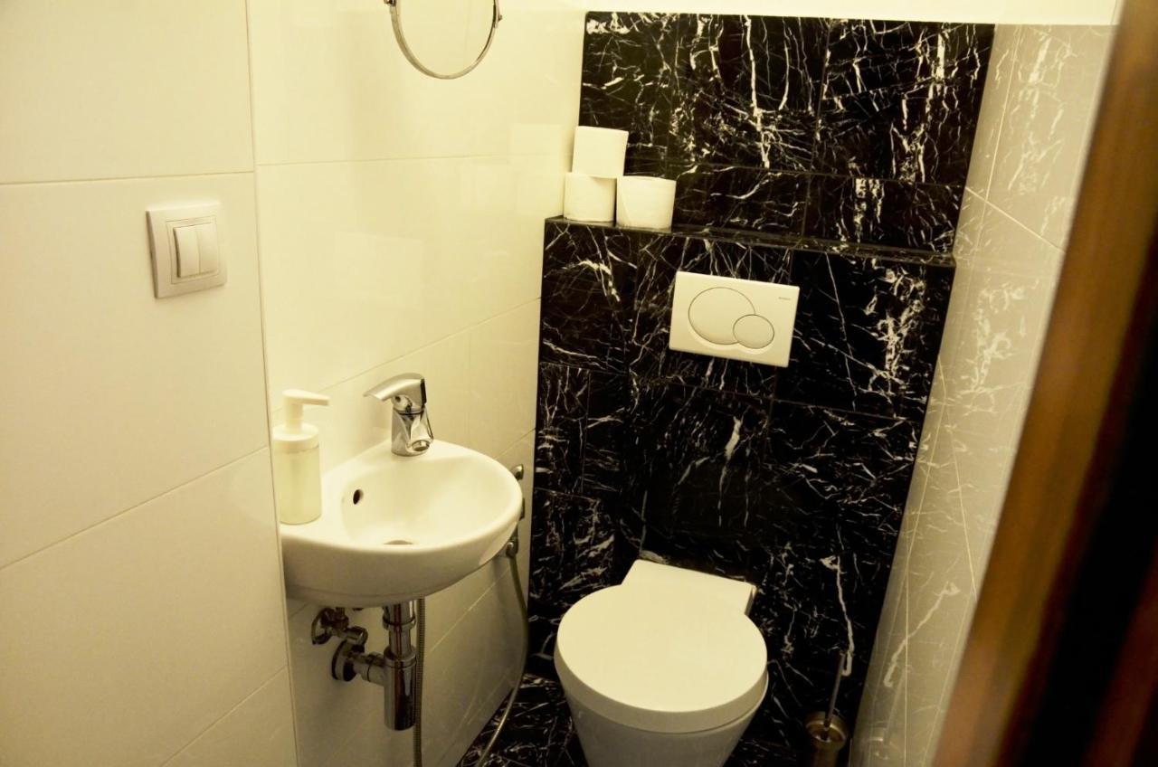 The Republic Garden Hostel Prague Ngoại thất bức ảnh
