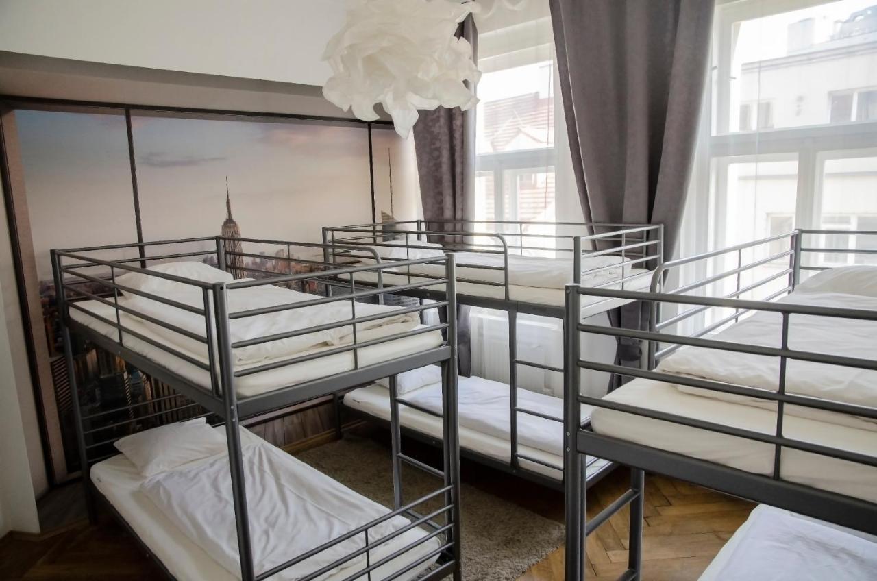 The Republic Garden Hostel Prague Ngoại thất bức ảnh