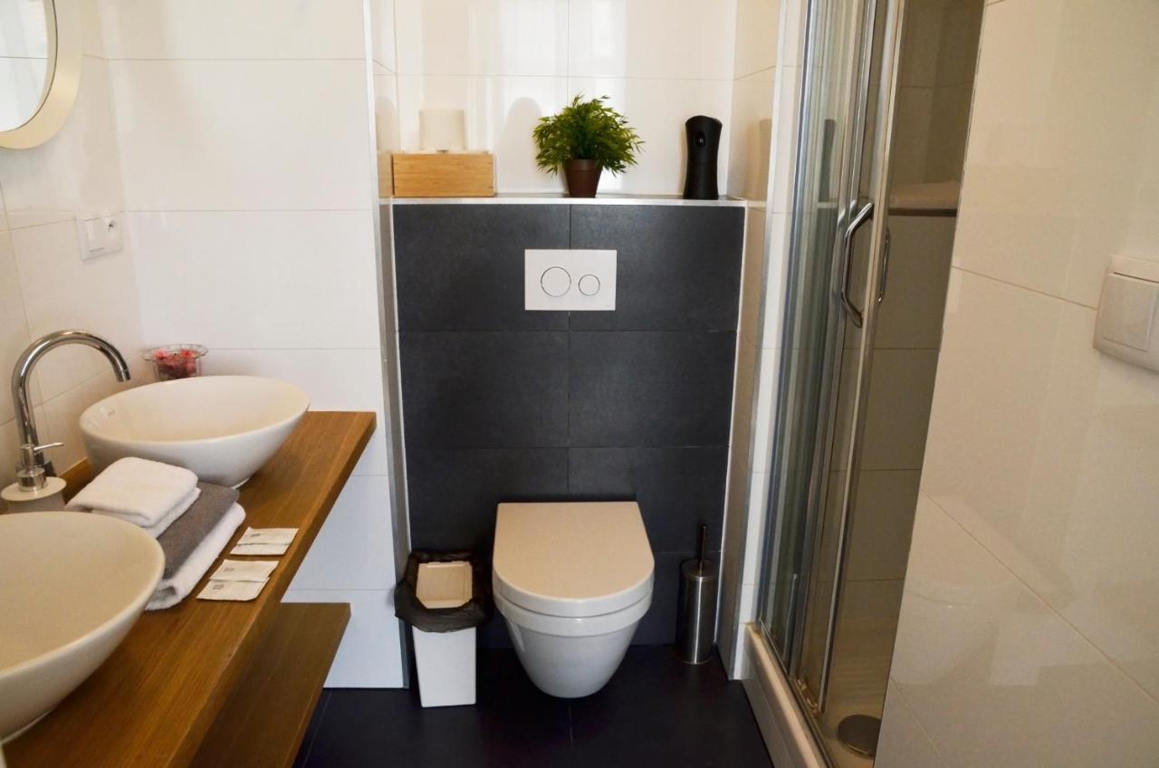 The Republic Garden Hostel Prague Ngoại thất bức ảnh