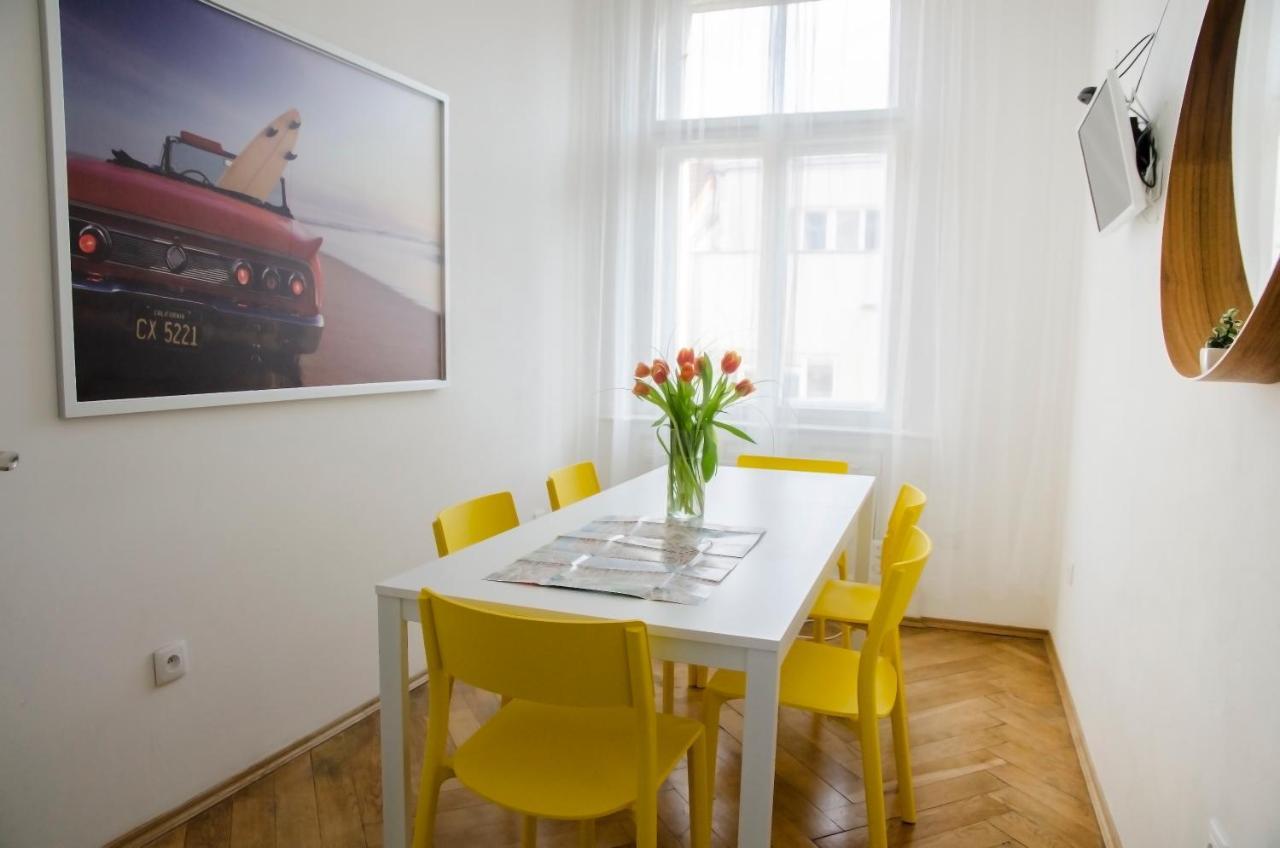 The Republic Garden Hostel Prague Ngoại thất bức ảnh
