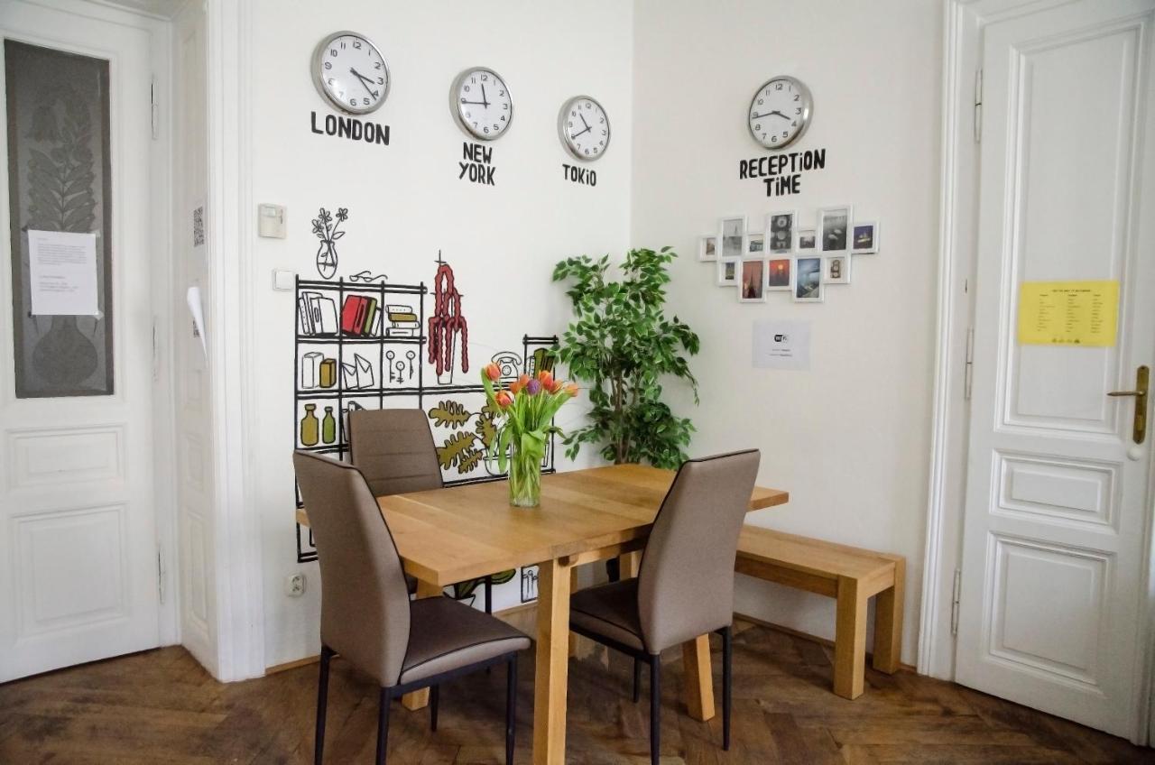 The Republic Garden Hostel Prague Ngoại thất bức ảnh