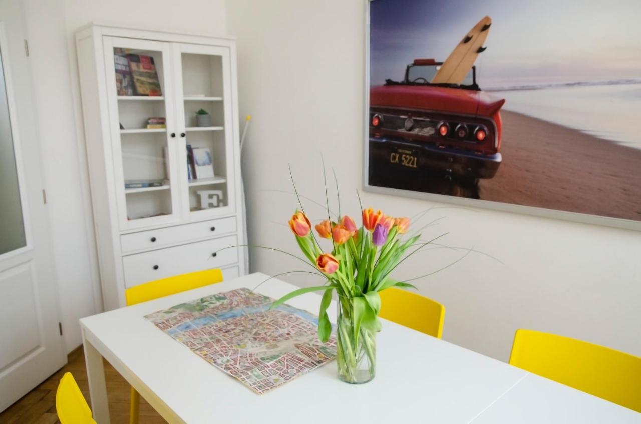 The Republic Garden Hostel Prague Ngoại thất bức ảnh